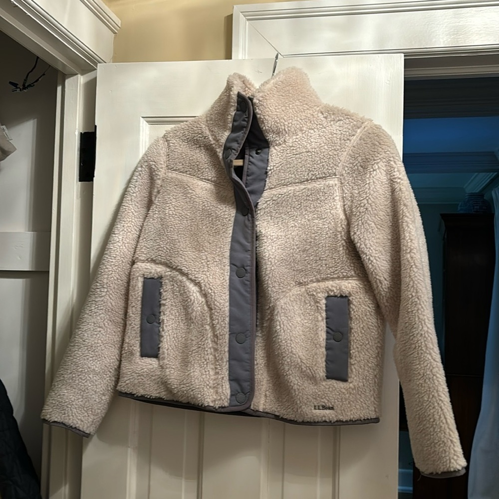 XS petite LL Bean teddy jacket.